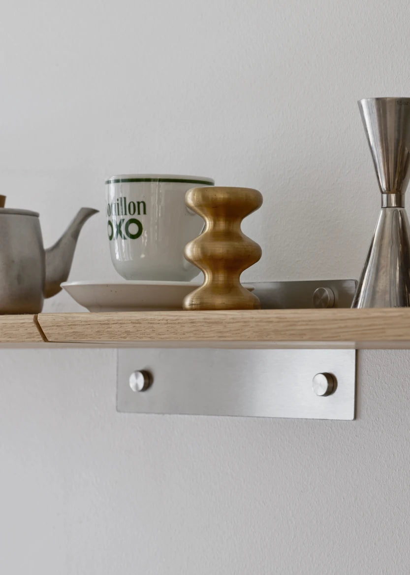 Hyllplan i trä till konsol i rostfritt stål